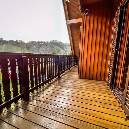 Hébergement de vacances Rustikalna Kuca Snowdrop S Kaminom U Begovom Razdolju, Gorski Kotar